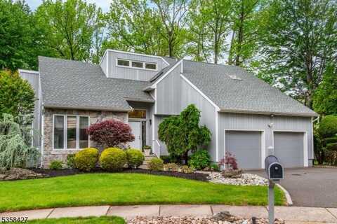 13 Clinton Ave, Edison, NJ 08820