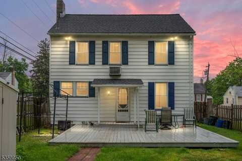 15 Green St, Franklin, NJ 07416