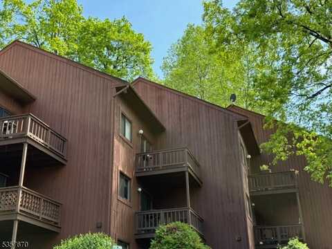 7 Deer Valley Ln, Vernon, NJ 07462