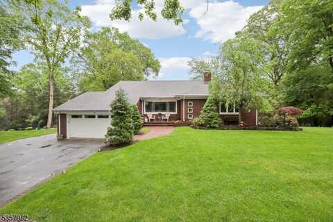 39 Chuckanutt Dr, Oakland, NJ 07436