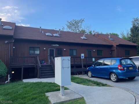 1 Snowbird Ct, Vernon, NJ 07462