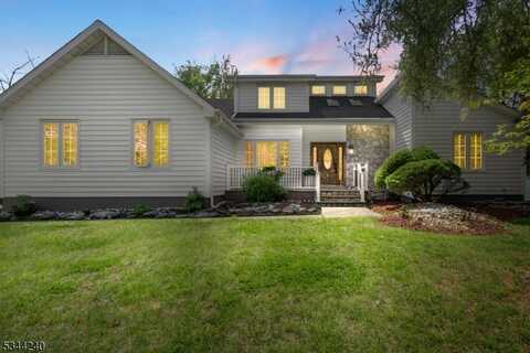 22 Cloverleaf Dr, Marlboro Twp., NJ 07746