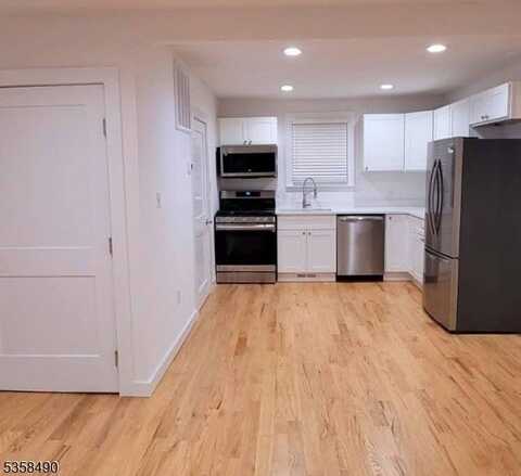 36 Garrabrant Rd, Clifton, NJ 07013