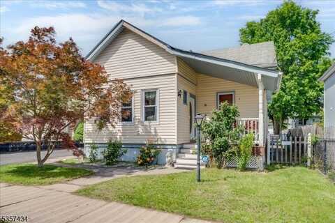 9 Post St, Haledon, NJ 07508