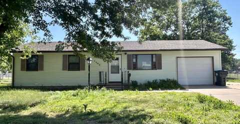 1402 N Green St, Hoisington, KS 67544