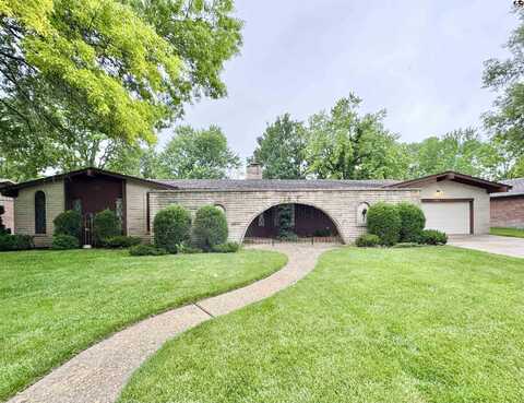 807 Lochinvar Ln, Hutchinson, KS 67502