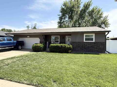1203 E 27th Ave, Hutchinson, KS 67502