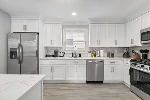 728 KENNEDY BLVD, Bayonne, NJ 07002