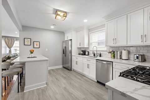 728 KENNEDY BLVD, Bayonne, NJ 07002