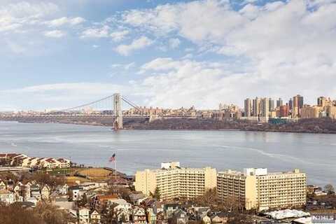 100 CARLYLE DR, Cliffside Park, NJ 07010