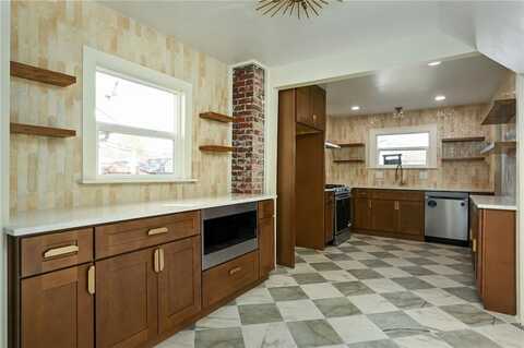 6327 Main Street, Kansas City, MO 64113