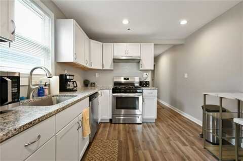 2007 Summit Street, Kansas City, MO 64108