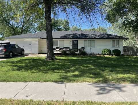 207 W 2nd Street, Tonganoxie, KS 66086