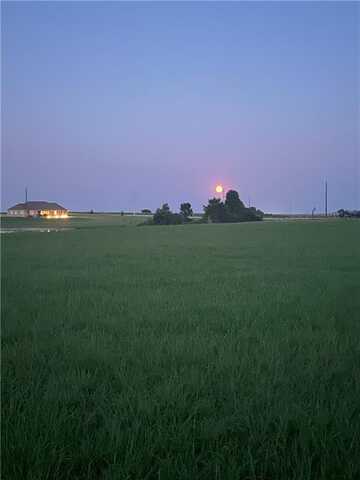 2403 Meadow Lake Drive, Ottawa, KS 66067