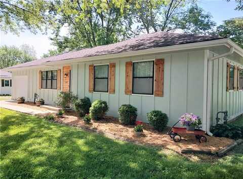 109 Sharon Lane, Garden City, MO 64747