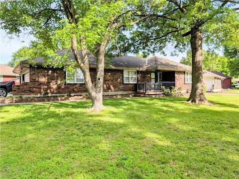 216 SE Noeleen Lane, Lees Summit, MO 64063