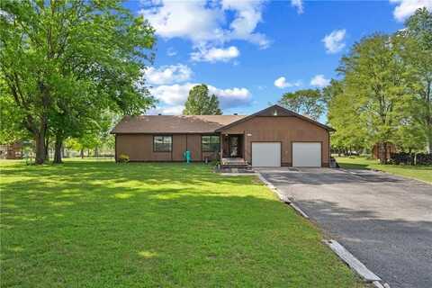 117 Fawnwood Drive, Coffeyville, KS 67337