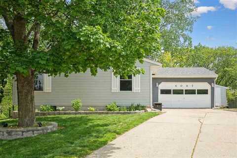 4047 Bedford Pl, Davenport, IA 52806
