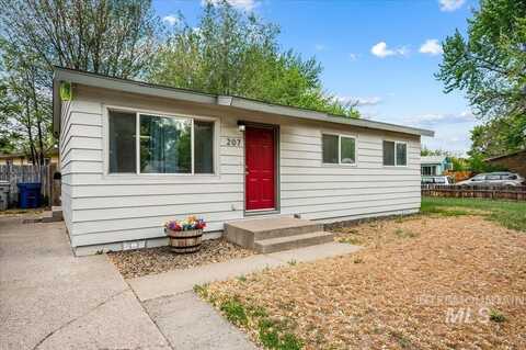 207 N 4th W, Mountain Home, ID 83647