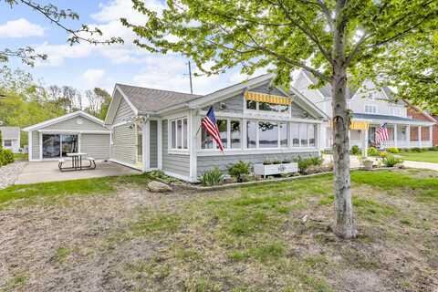 6891 Hallenbeck Highway, Manitou Beach, MI 49253