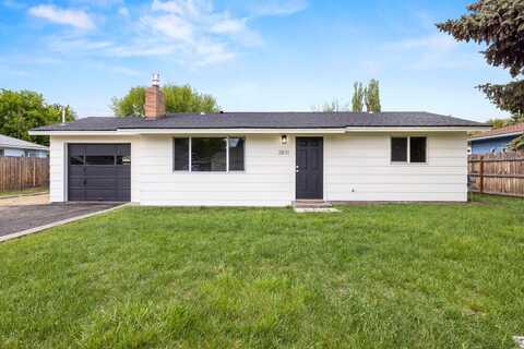 3831 Sturdivant Avenue, Klamath Falls, OR 97603