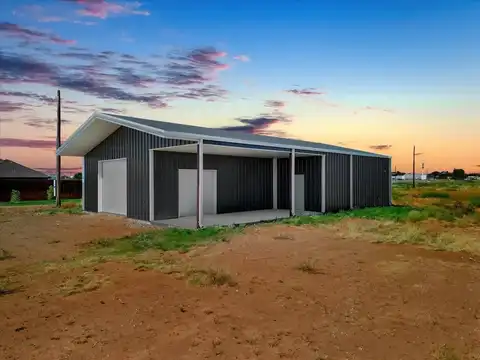 1614 Miller Street, Plains, TX 79355