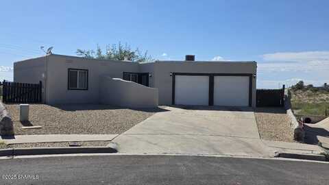 740 Lariat Drive, Las Cruces, NM 88011