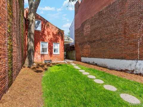 1919 S 11th Street, Saint Louis, MO 63104