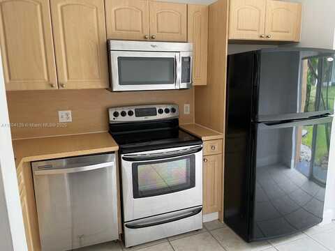 7940 NW 6th St, Pembroke Pines, FL 33024
