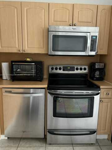 7940 NW 6th St, Pembroke Pines, FL 33024
