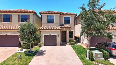 4961 NW 59th St, Tamarac, FL 33319