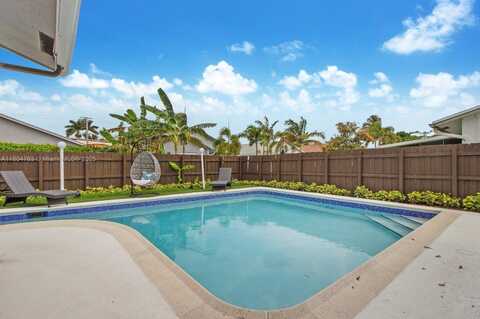 405 SE 4th St, Dania Beach, FL 33004