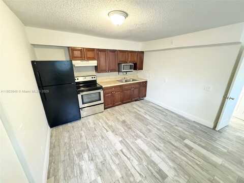 605 S J ST, Lake Worth, FL 33460