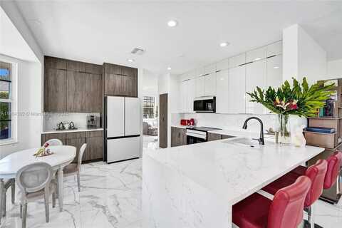 1104 Cedar Falls Dr, Weston, FL 33327