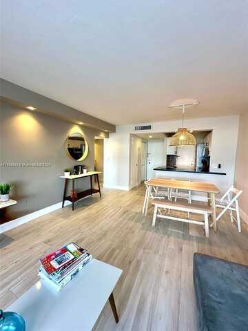 2899 Collins Ave, Miami Beach, FL 33140