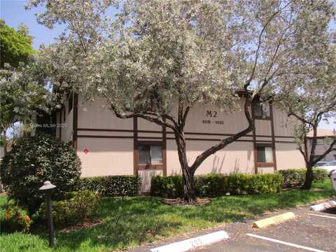 9530 N Belfort Cir, Tamarac, FL 33321