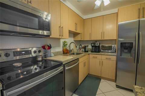 3675 N Country Club Dr, Aventura, FL 33180