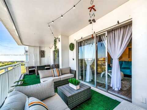 3800 Hillcrest Dr, Hollywood, FL 33021