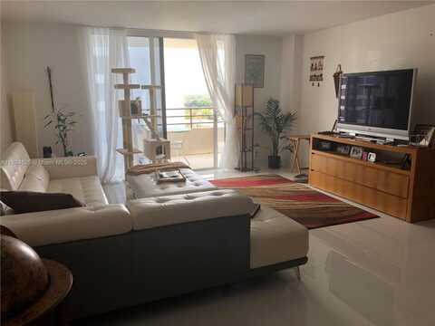 2500 Parkview Dr, Hallandale Beach, FL 33009