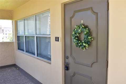 9121 Sunrise Lakes Blvd, Sunrise, FL 33322