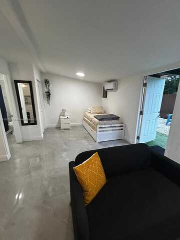 1947 NW 33rd St, Miami, FL 33142