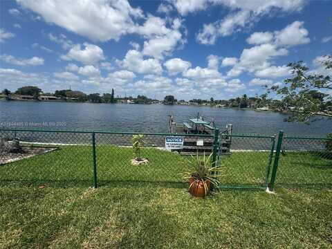 9431 NW 10th St, Pembroke Pines, FL 33024