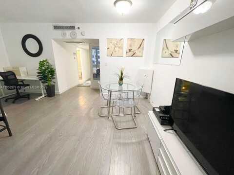 100 Lincoln Rd, Miami Beach, FL 33139