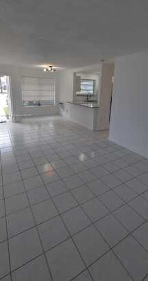3033 NW 43rd Ave, Lauderdale Lakes, FL 33313