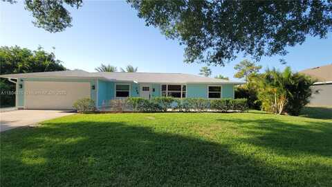 744 Lake Dr, Sebastian, FL 32958