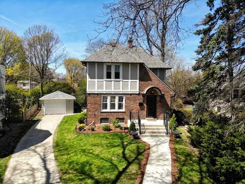 5489 N Danbury Rd, Whitefish Bay, WI 53217