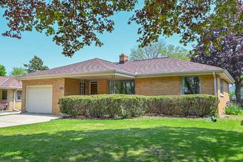 4238 N 94th St, Wauwatosa, WI 53222