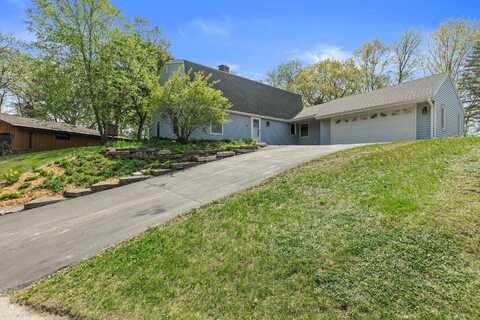 223 Debbie Dr, Waukesha, WI 53189