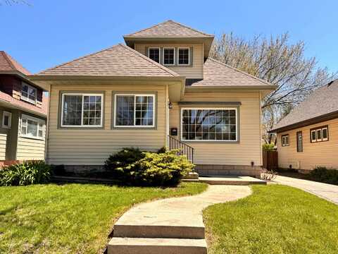 2530 N 65th St, Wauwatosa, WI 53213