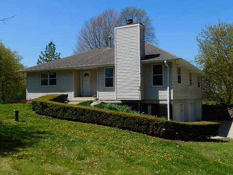 2131 Cold Springs Rd, Saukville, WI 53080
